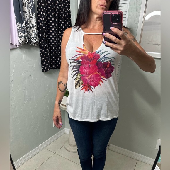 Express Tops - Express White Flowy tank top Flower Design Size M
